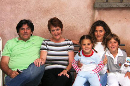Our Montonese friends, (R to L)Sergio, Camilla, Emanuela & Tom with Liz