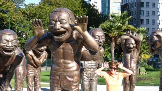 Liz with the "A-Maze-Ing Laughter" bronze statues